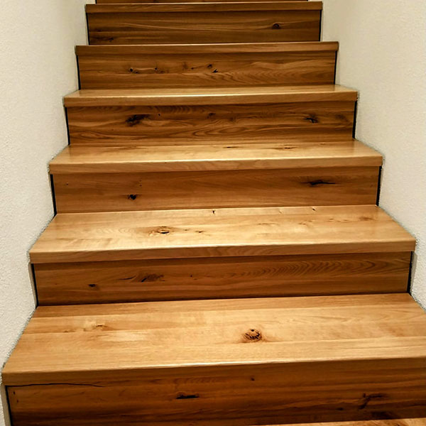 Treppe aus heimischer Wildeiche